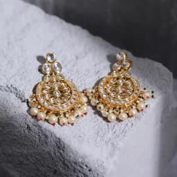 Vintage Charm Kundan Accents 1