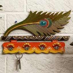 Mesmerizing Peacock Feather Styled Wooden Key Holder 1