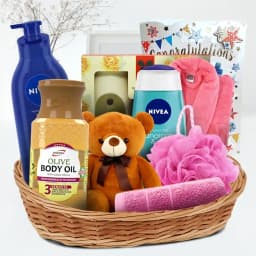 Elegant Luxury Gift Hamper with Cuddle Bear 1