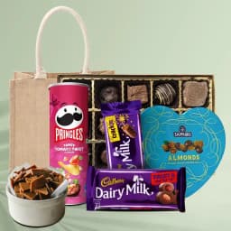 Love Filled Gift Hamper of Exotic Chips n Assorted Chocolates 1