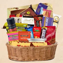 Gourmet Delight Snack Basket 1