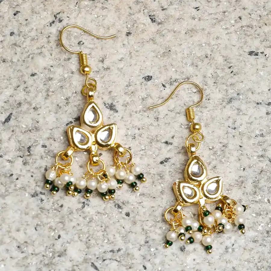 Breathtaking Kundan Studs Pair