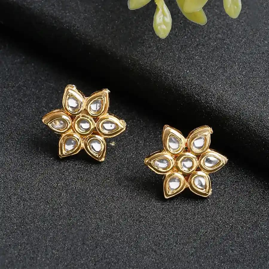 Lovely Kundan Studs