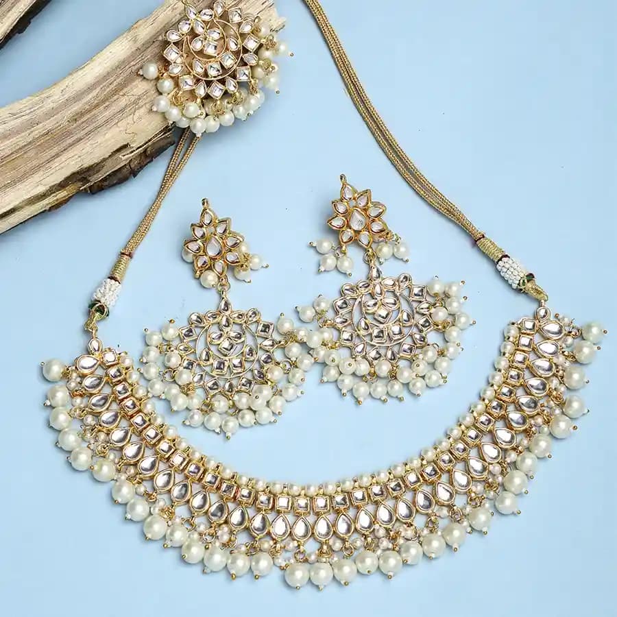 Exquisite Kundan Jewelry Set